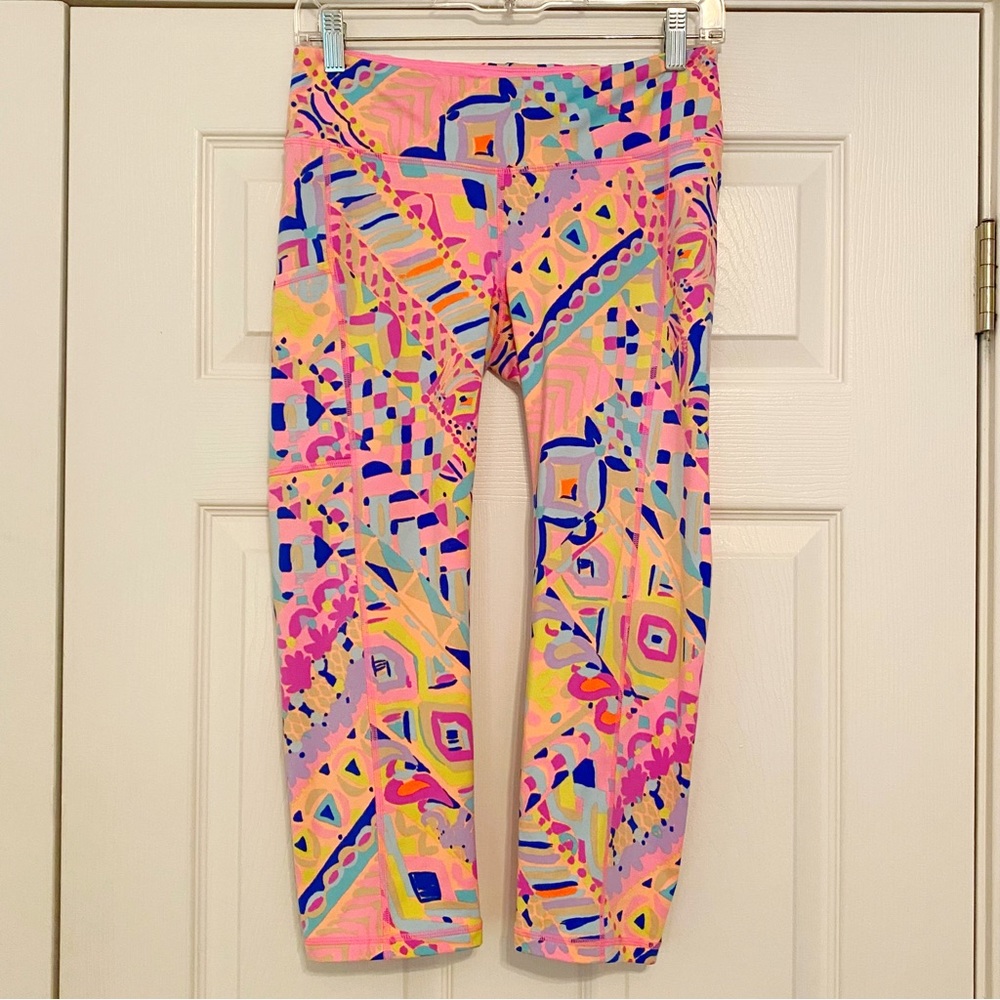 LIKE NEW Lilly Pulitzer UPF 50+ Weekender Cropped Leggings Plantain Party M